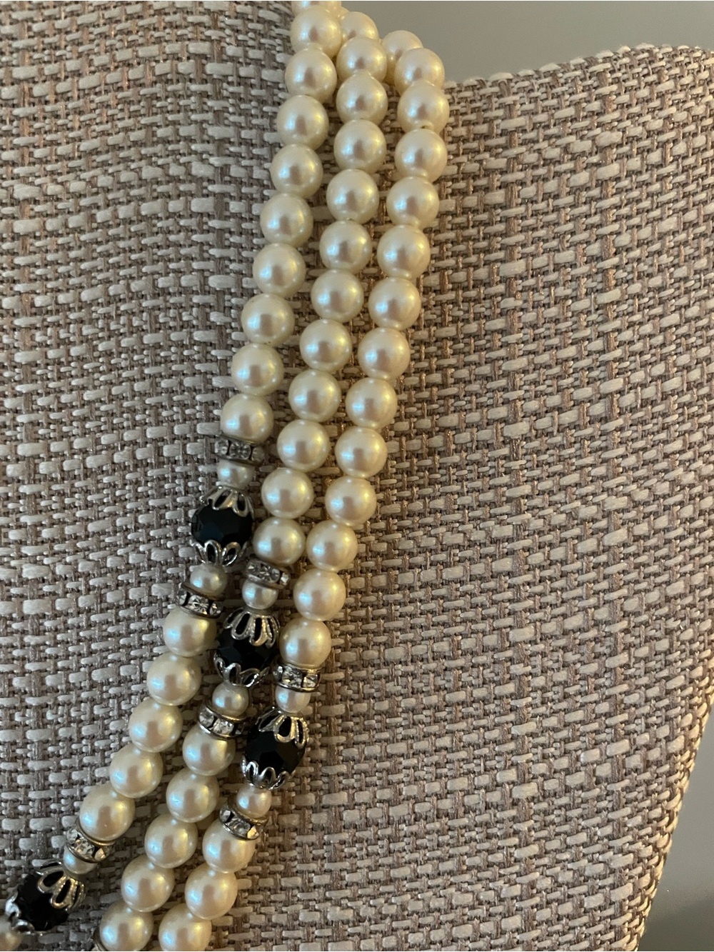 Stunning 3 strand jet glass beads and faux pearl necklace - Picture 3 of 9